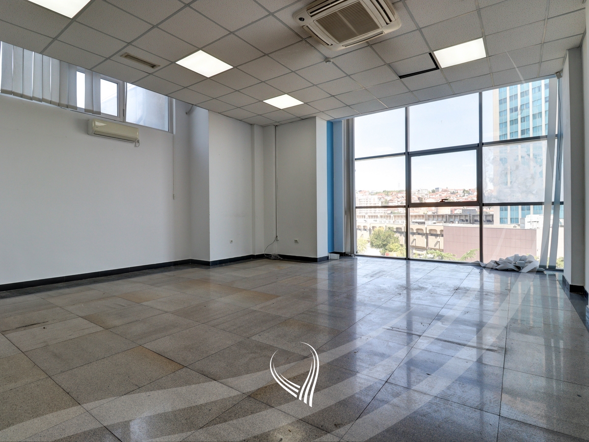 Zyre 934m2 for rent in the Pejton neighborhood13
