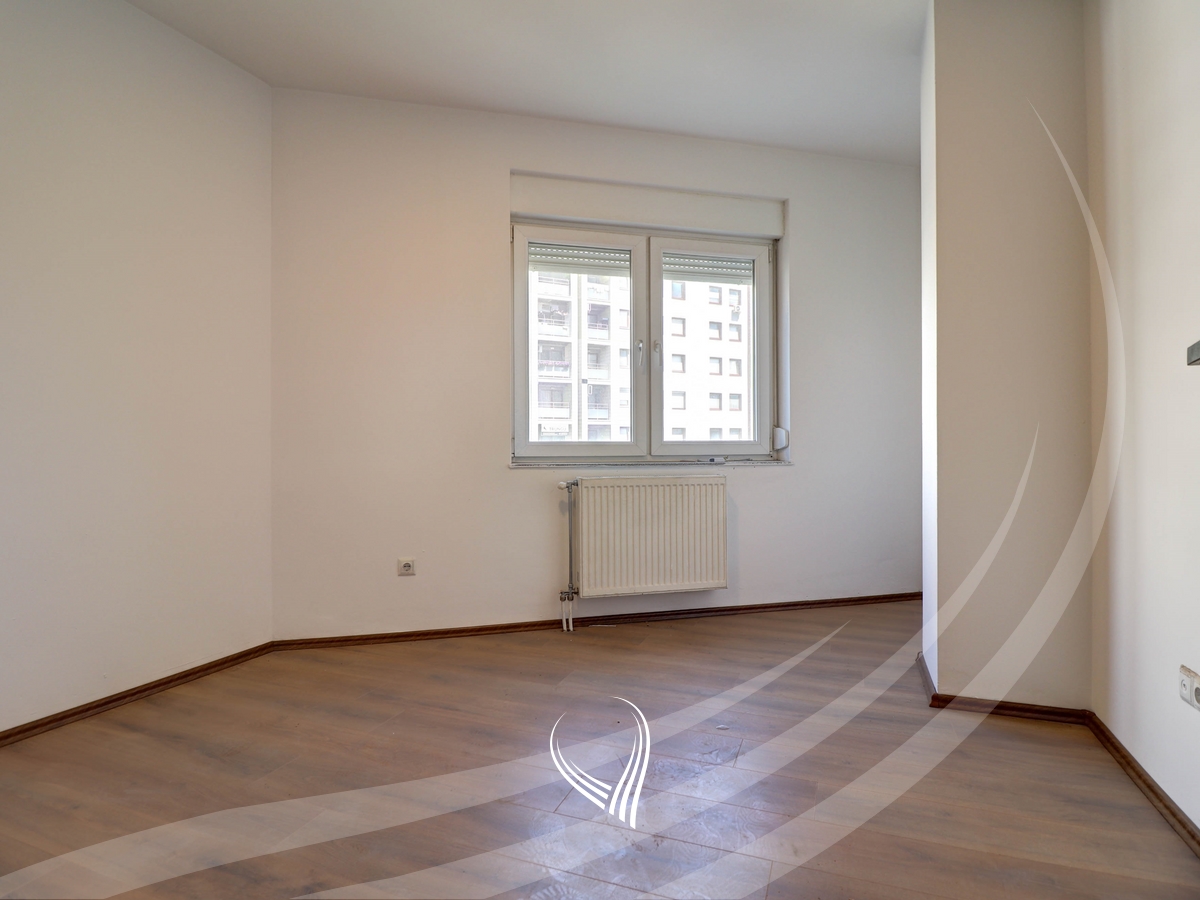 Zyre me 4 dhoma pune me qira në lagjen Arbëria – Dragodan4