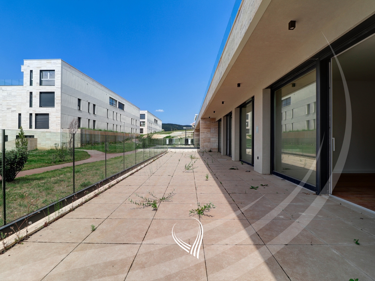 Tarracier me 3 dhoma gjumi në lagjen Marigona Hill14