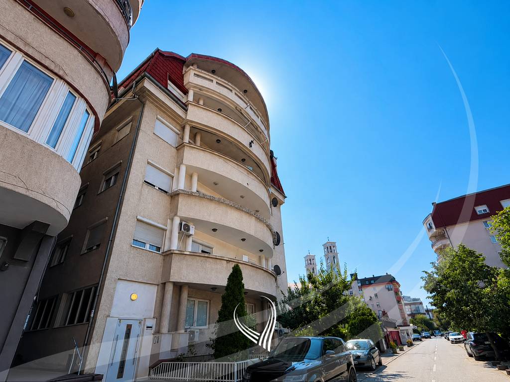 Banesë me 3 dhoma gjumi në shitje në lagjen Pejton