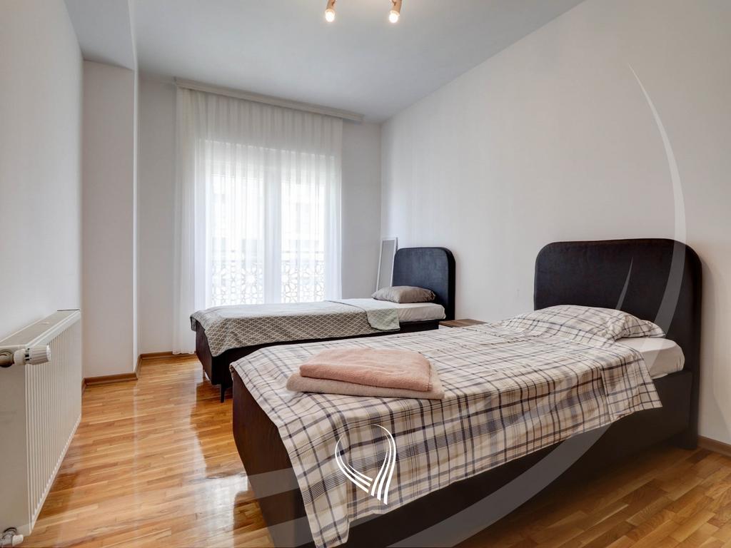 Banesë me 3 dhoma gjumi me qira në lagjen Aktash11
