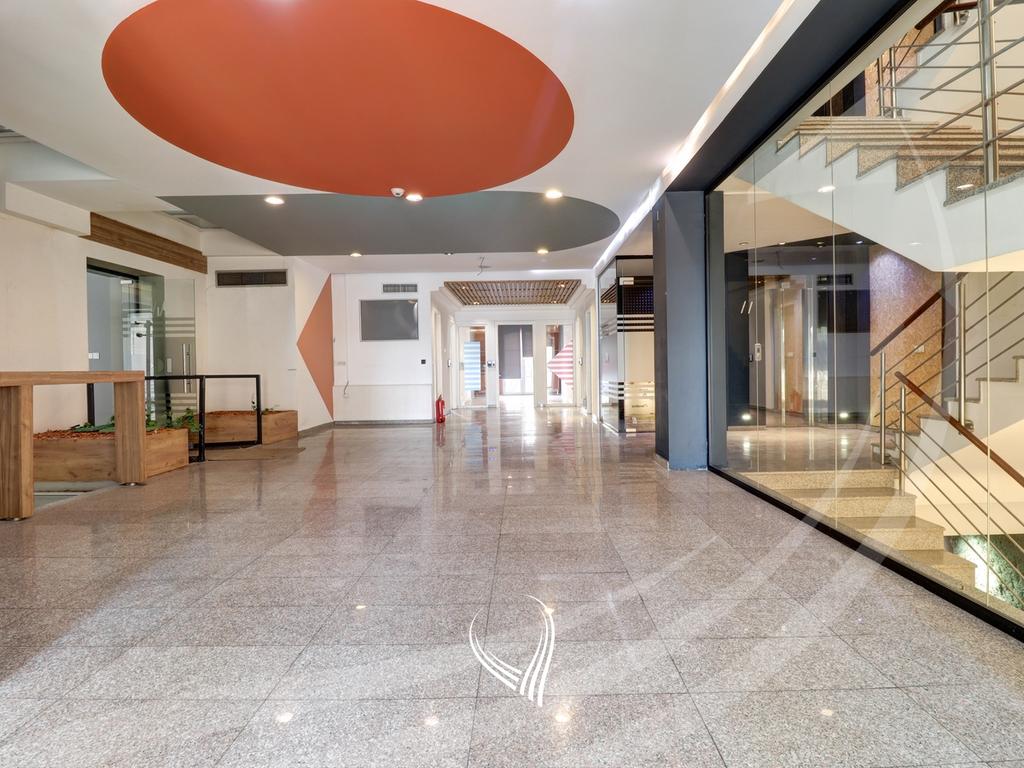 Objekt afarist 2,900m2 me qira në lagjen Aktash