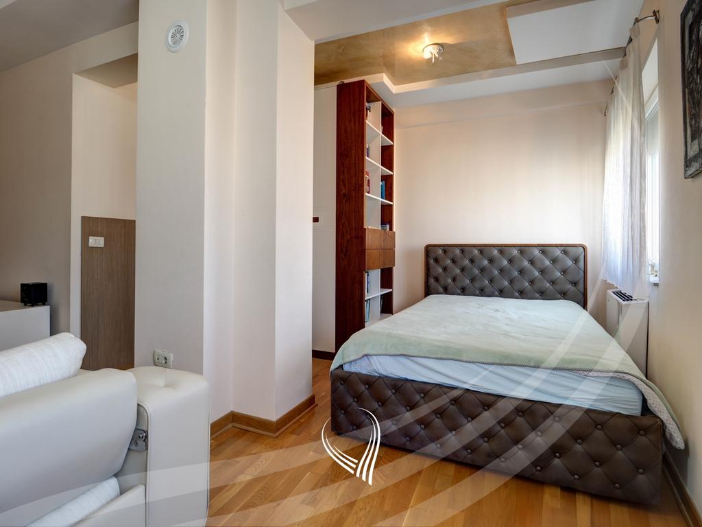 4-bedroom apartment for rent in the Arbëria neighborhood – Dragaodan7