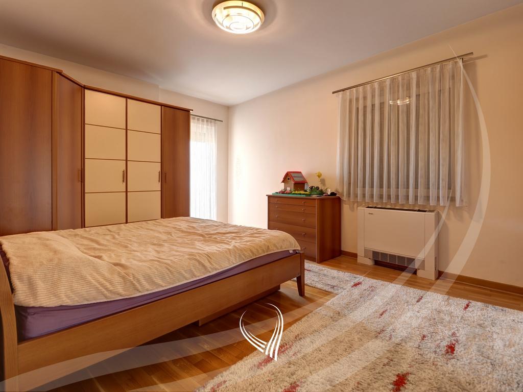 4-bedroom apartment for rent in the Arbëria neighborhood – Dragaodan8