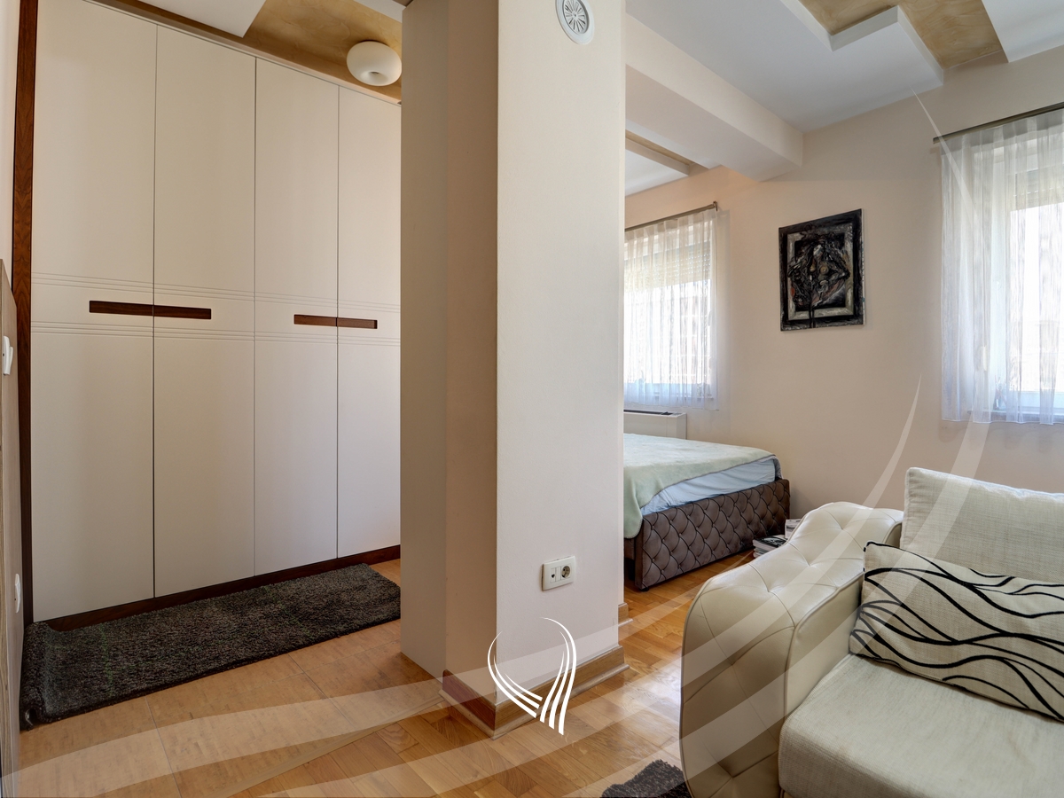 4-bedroom apartment for rent in the Arbëria neighborhood – Dragaodan6
