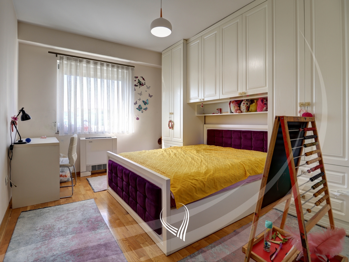 4-bedroom apartment for rent in the Arbëria neighborhood – Dragaodan10