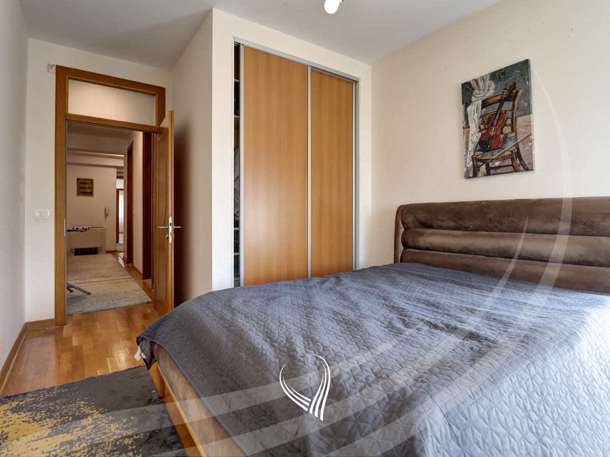 4-bedroom apartment for rent in the Arbëria neighborhood – Dragaodan12