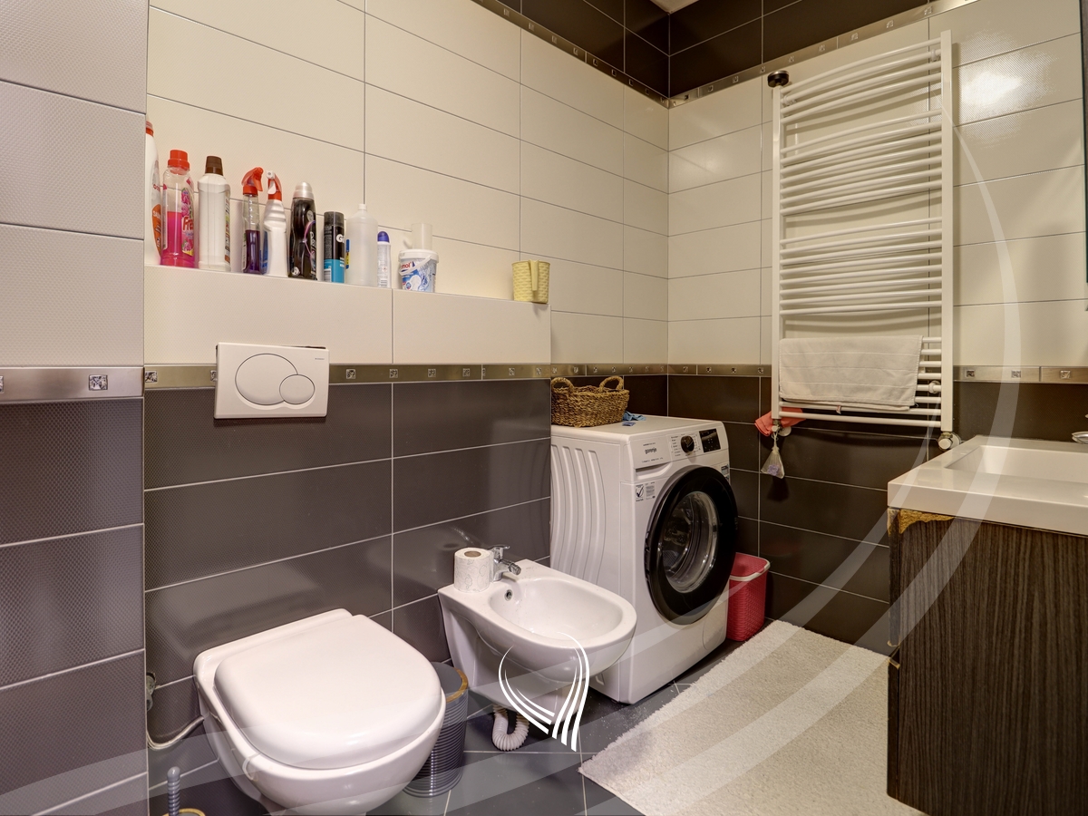 4-bedroom apartment for rent in the Arbëria neighborhood – Dragaodan19