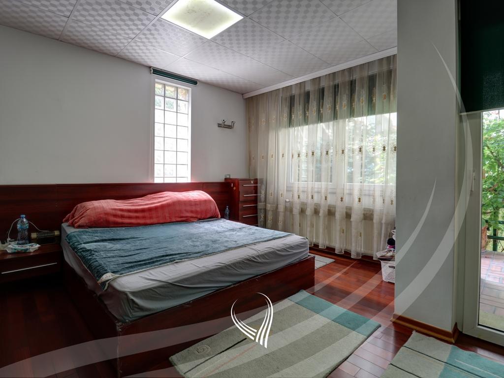 Banesë me 3 dhoma gjumi me qira në lagjen Pejton6