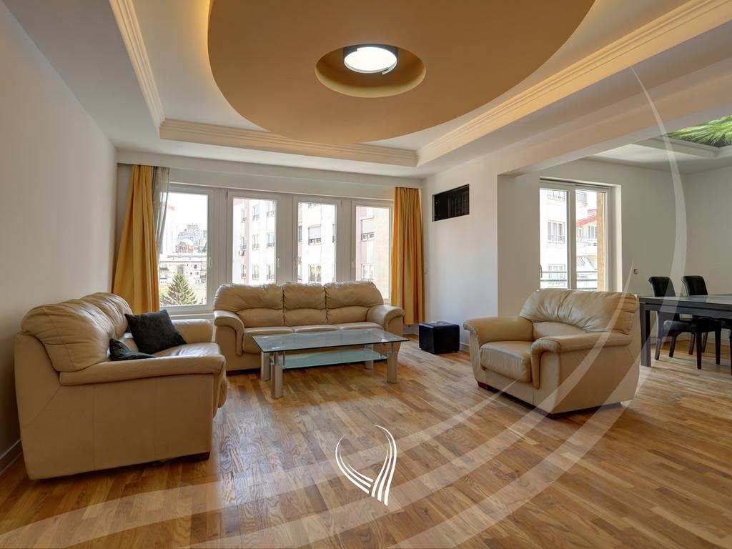 Banesë me 3 dhoma gjumi me qira në lagjen Pejton