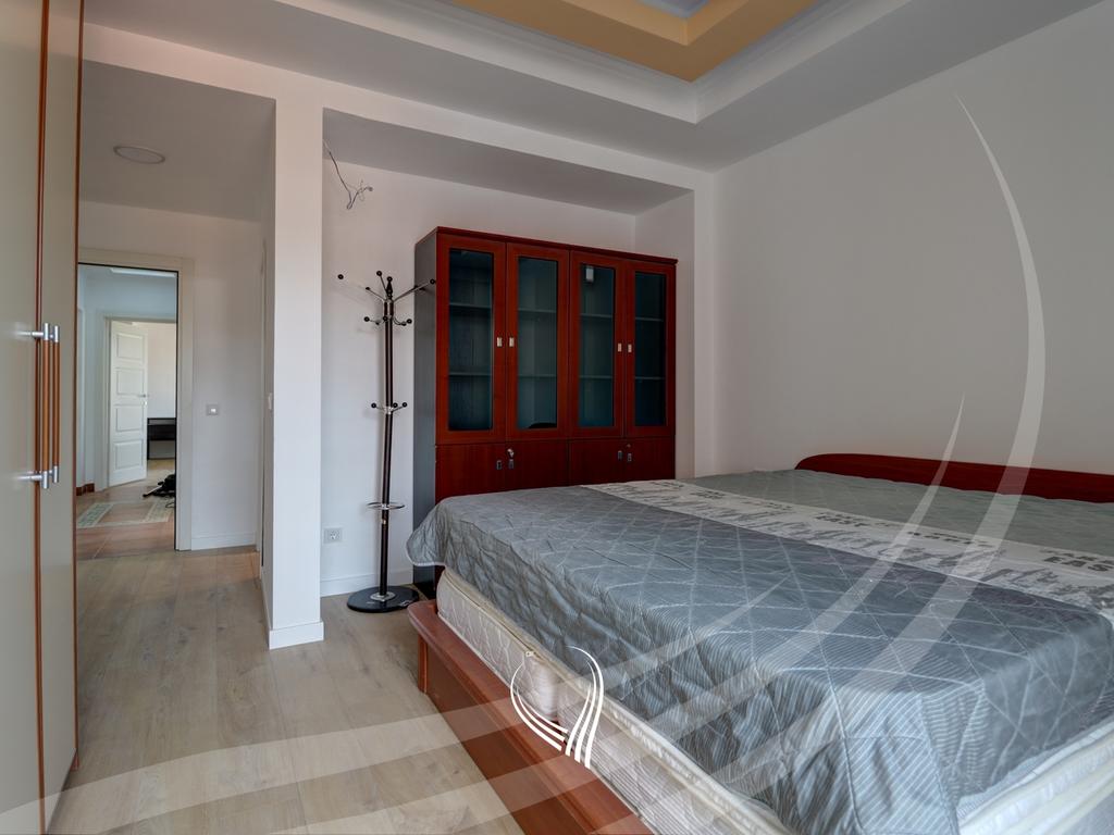 Banesë me 3 dhoma gjumi me qira në lagjen Pejton7