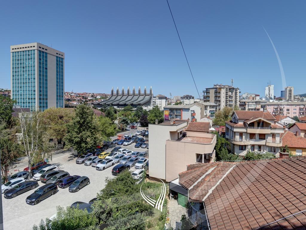 Banesë me 3 dhoma gjumi me qira në lagjen Pejton10