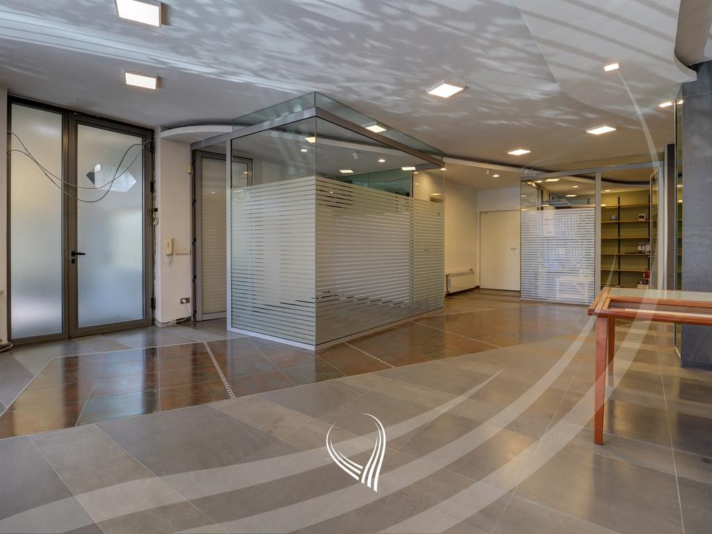 Lokal 130m2 me qira në lagjen Pejton