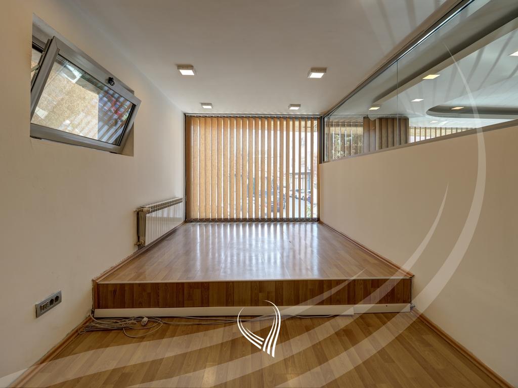130m2 commercial space for rent in the Pejton neighborhood5