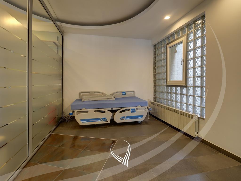 130m2 commercial space for rent in the Pejton neighborhood6