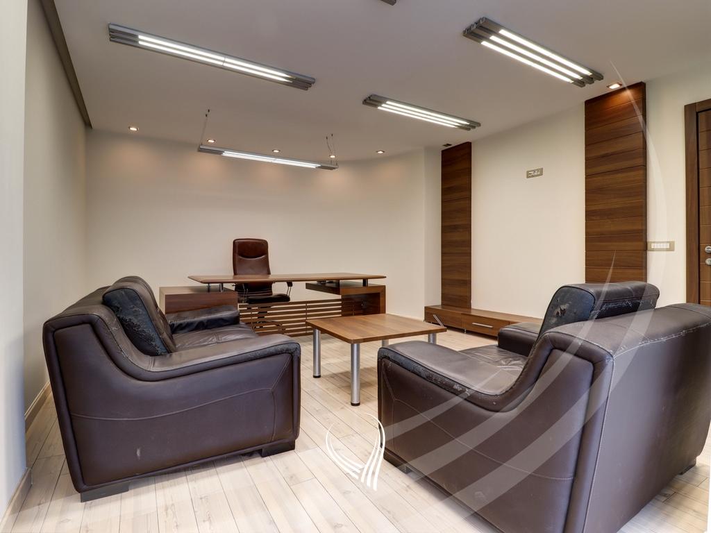 Office space with 7 rooms for rent in the Dardania neighborhood