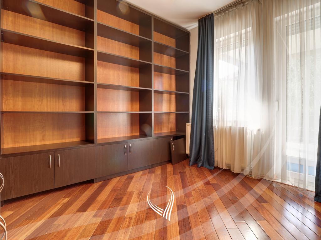 Shtëpi 320m2 në shitje në lagjen Bregu I Diellit – Lagjja e Profesorëve4