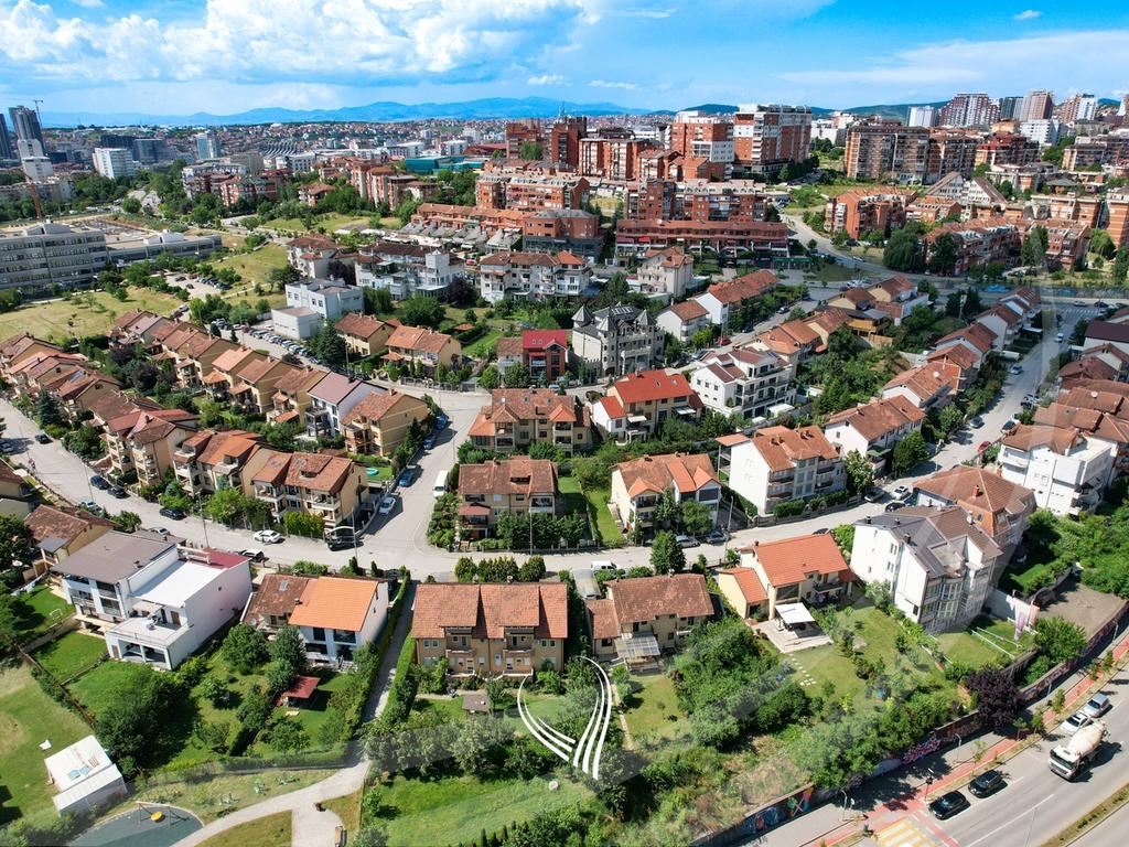 Shtëpi 320m2 në shitje në lagjen Bregu I Diellit – Lagjja e Profesorëve15