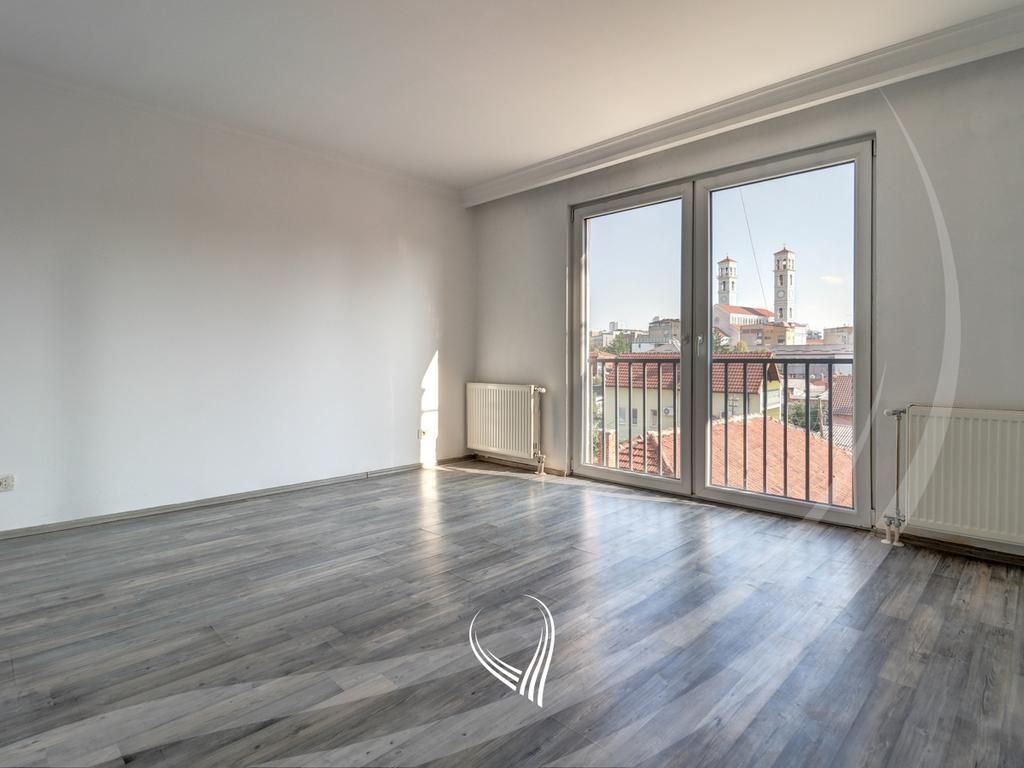 Office space with 3 rooms for rent in the Center1