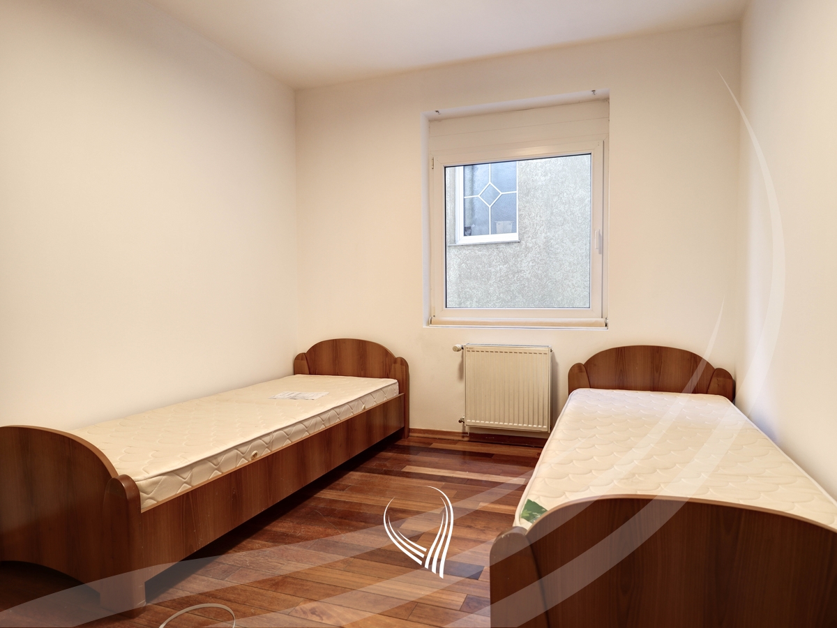 Banesë me 3 dhoma gjumi me qira në lagjen Pejton8