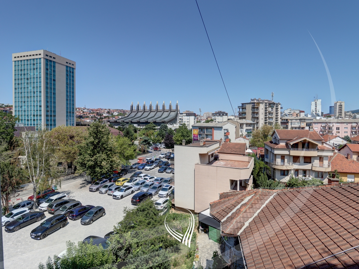 Banesë me 3 dhoma gjumi me qira në lagjen Pejton10
