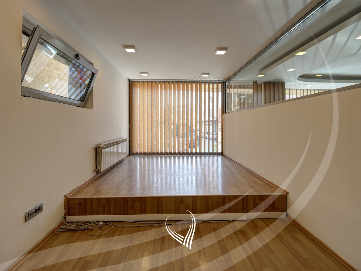 130m2 commercial space for rent in the Pejton neighborhood5