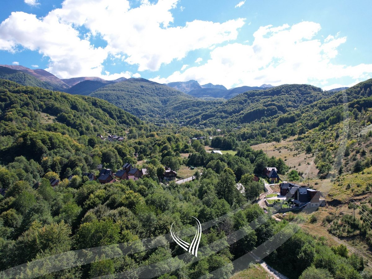 Vilë me 3 dhoma gjumi në shitje në Brezovicë24