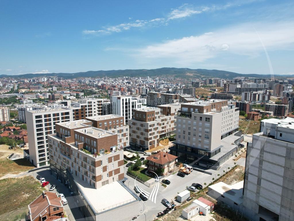 Zyre me 6 dhoma pune me qira në lagjen Prishtina e Re