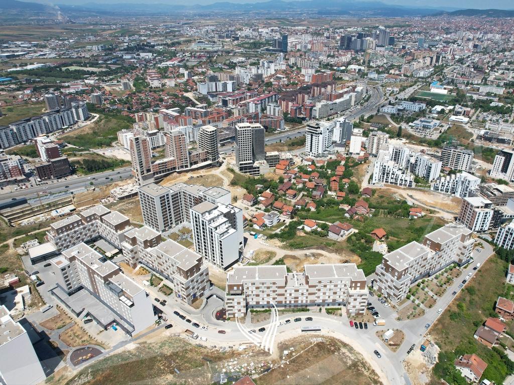 Zyre me 6 dhoma pune me qira në lagjen Prishtina e Re2