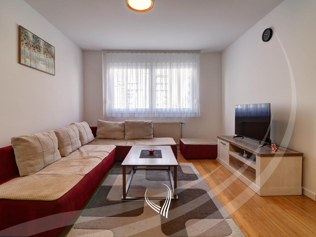 Banesë me 1 dhomë gjumi me qira në lagjen Kalabria – Emshir