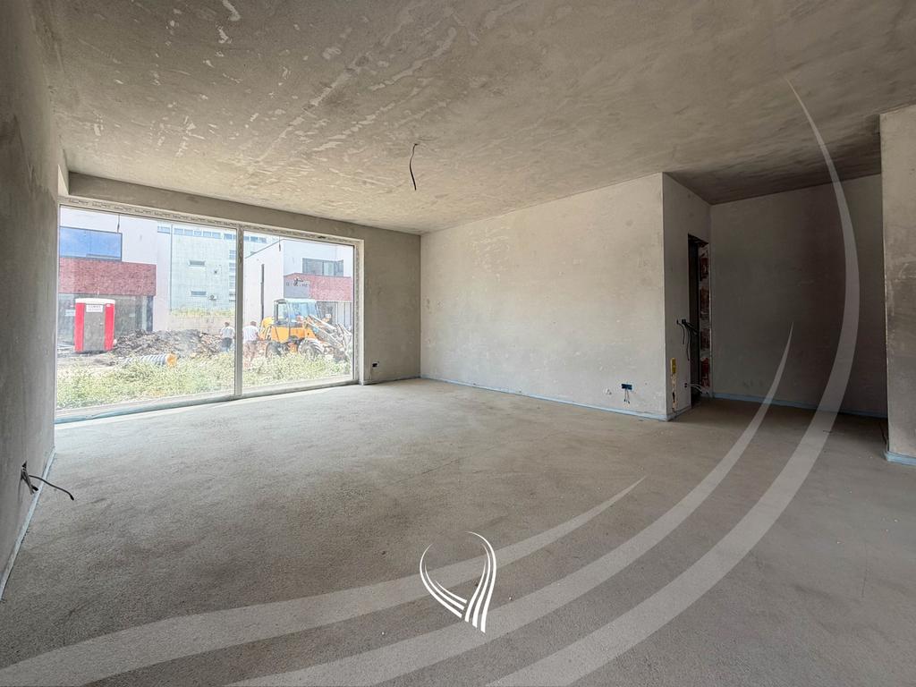 Shtëpi me 5 dhoma gjumi në shitje në lagjen Qershia – Plaza1