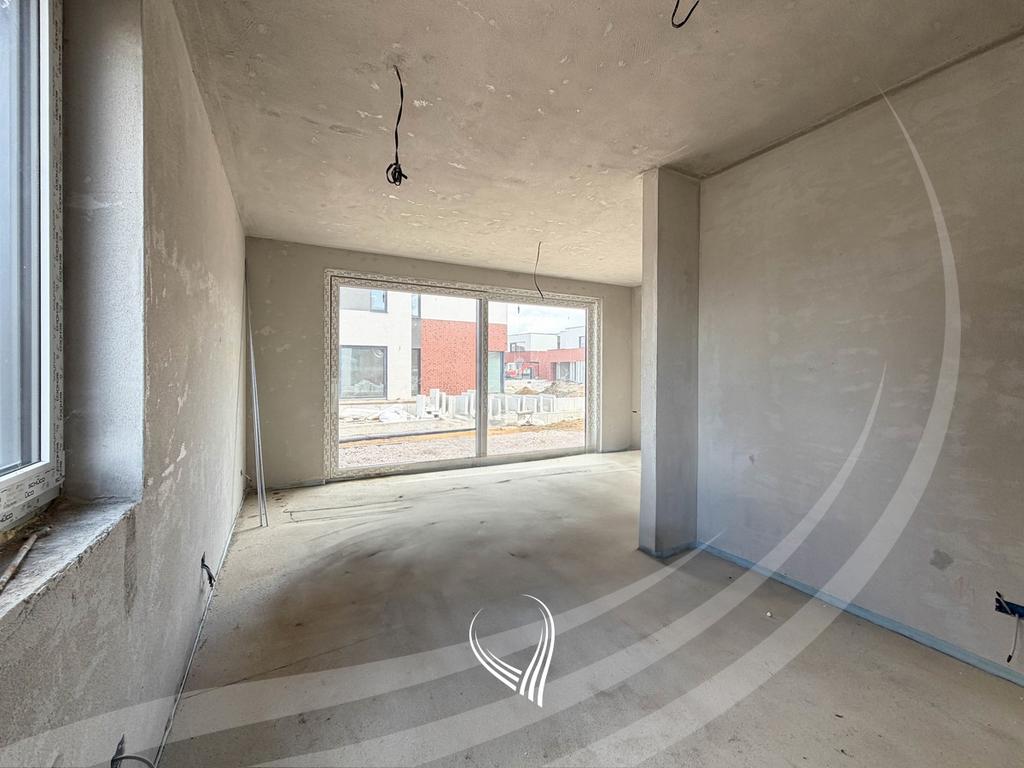Shtëpi me 5 dhoma gjumi në shitje në lagjen Qershia – Plaza9