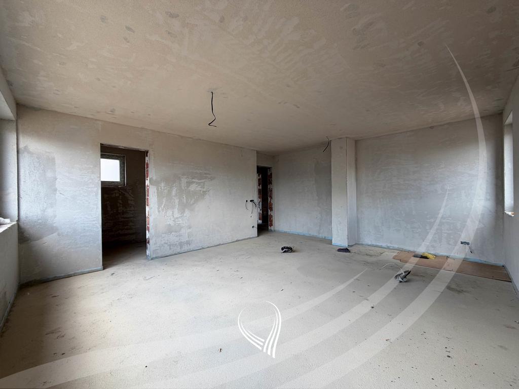 Shtëpi me 5 dhoma gjumi në shitje në lagjen Qershia – Plaza11