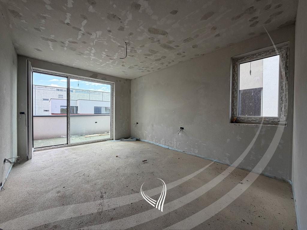 Shtëpi me 5 dhoma gjumi në shitje në lagjen Qershia – Plaza12