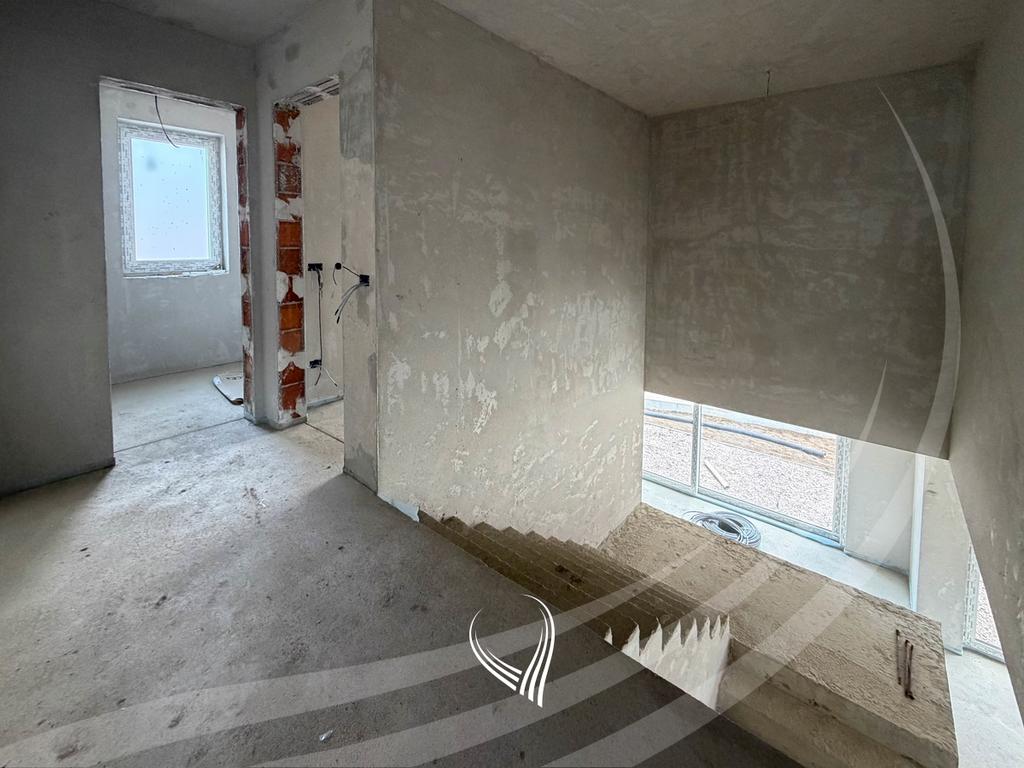Shtëpi me 5 dhoma gjumi në shitje në lagjen Qershia – Plaza22