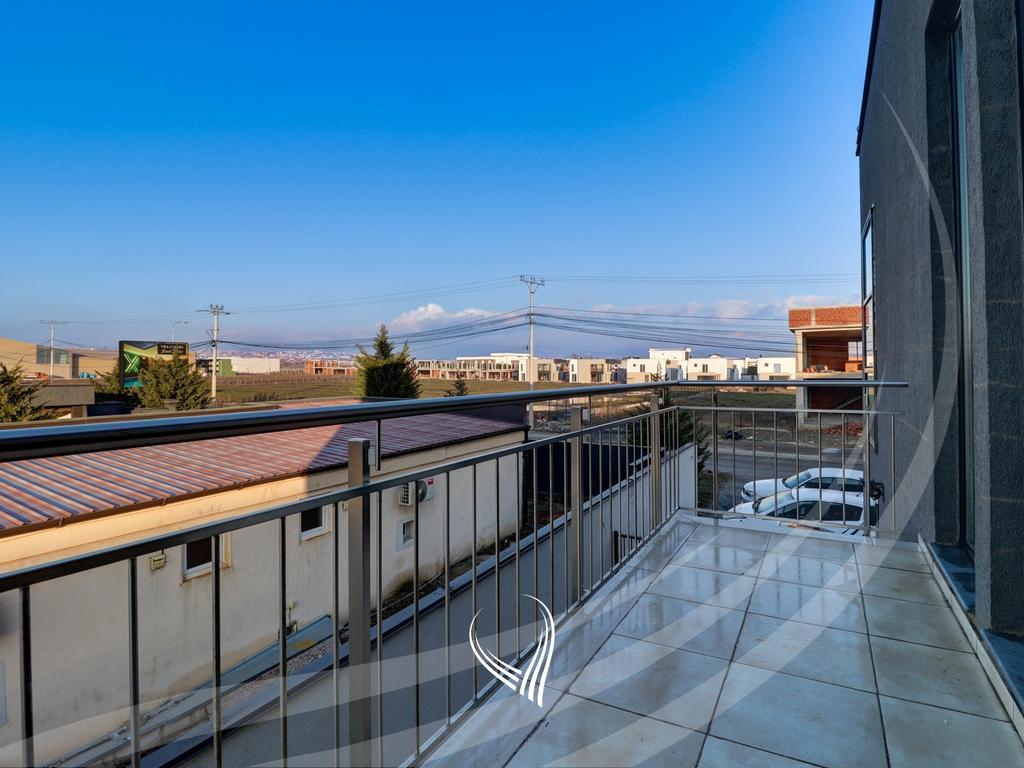 Commercial property 280m2 for rent in Çagllavicë10