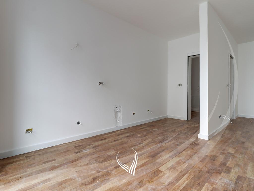 Banesë me 1 dhomë gjumi në shitje në lagjen Kalabria – Emshir4