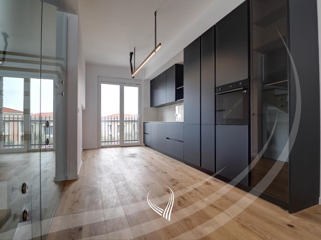 Shtëpi me 4 dhoma gjumi me qira në lagjen Marigona Hill3