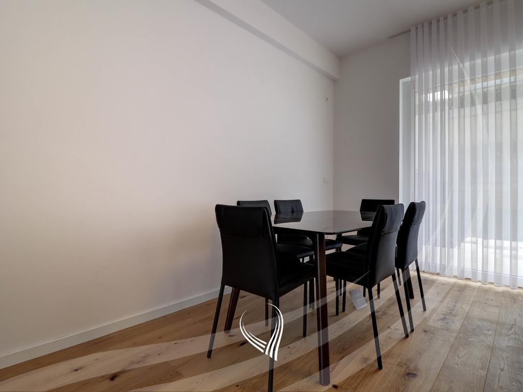 Shtëpi me 4 dhoma gjumi me qira në lagjen Marigona Hill5