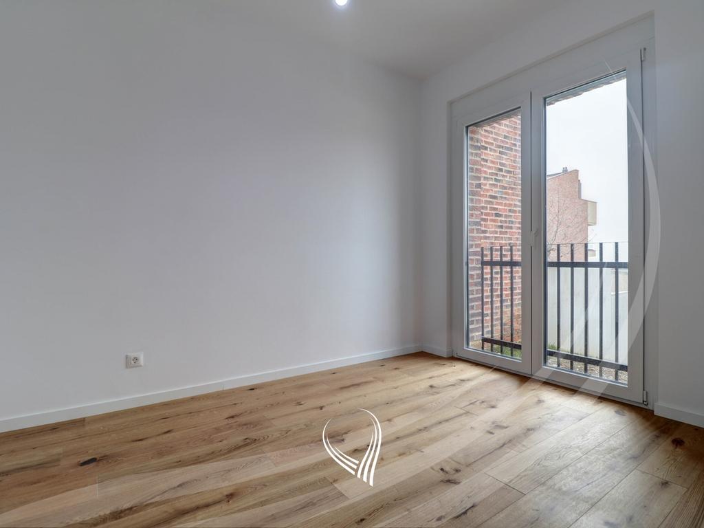 Shtëpi me 4 dhoma gjumi me qira në lagjen Marigona Hill12