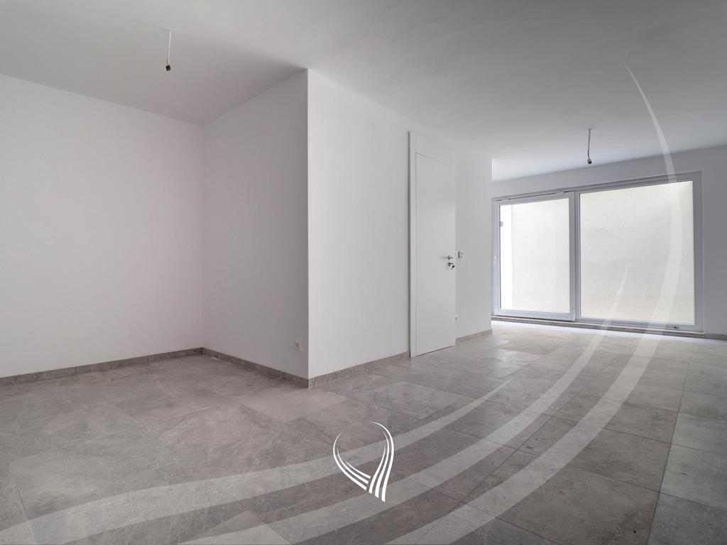 Shtëpi me 4 dhoma gjumi me qira në lagjen Marigona Hill13