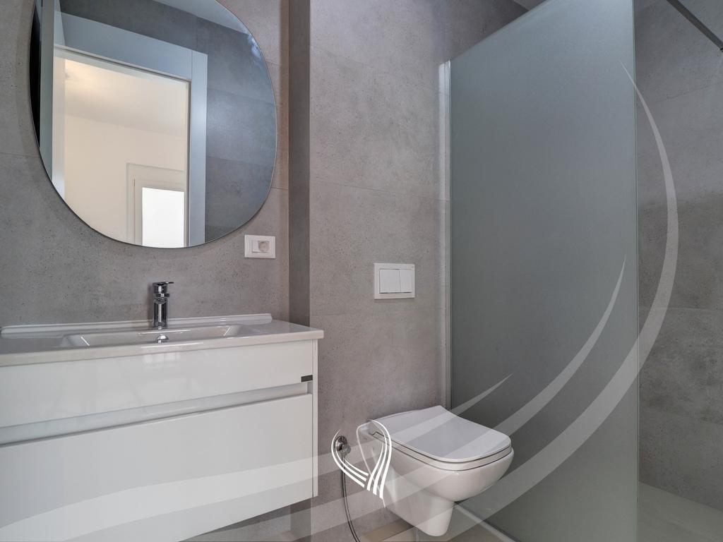 Shtëpi me 4 dhoma gjumi me qira në lagjen Marigona Hill17