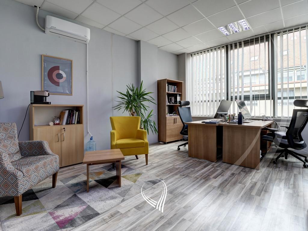 Zyre 165.4m2 me qira në lagjen Dodona