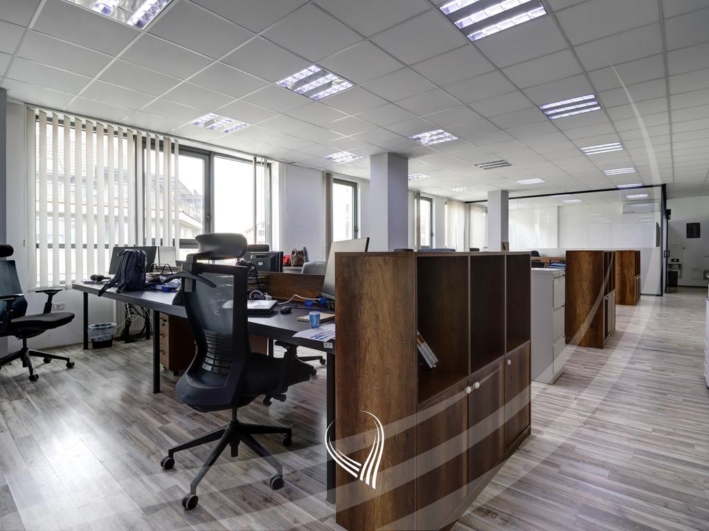 Zyre 165.4m2 me qira në lagjen Dodona3