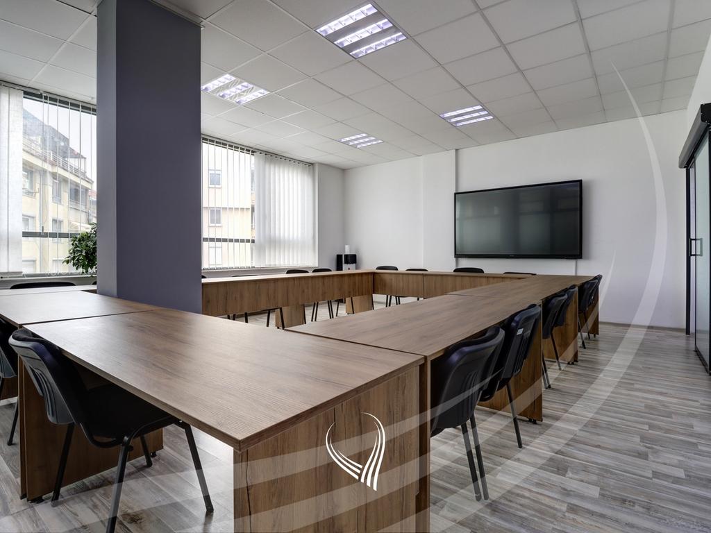 Zyre 165.4m2 me qira në lagjen Dodona1