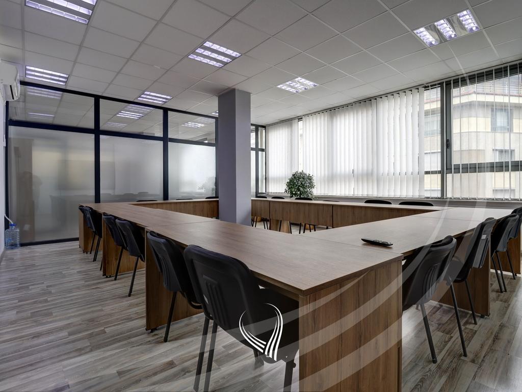 Zyre 165.4m2 me qira në lagjen Dodona