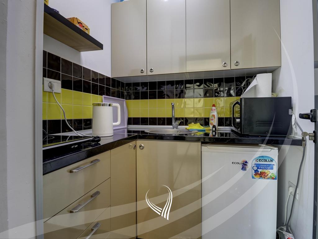 Zyre 165.4m2 me qira në lagjen Dodona8