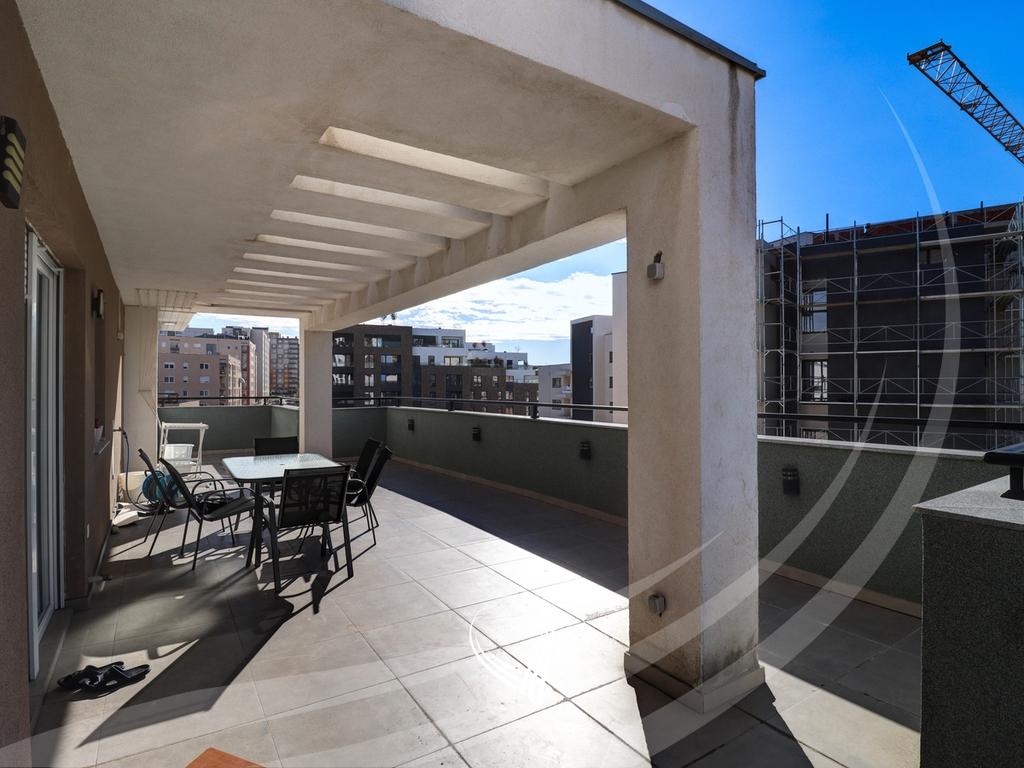 Penthouse me 3 dhoma gjumi në shitje në lagjen Mati 1 – Rruga B15