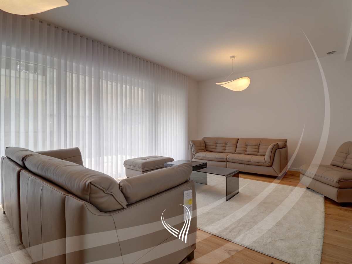 Shtëpi me 4 dhoma gjumi me qira në lagjen Marigona Hill1