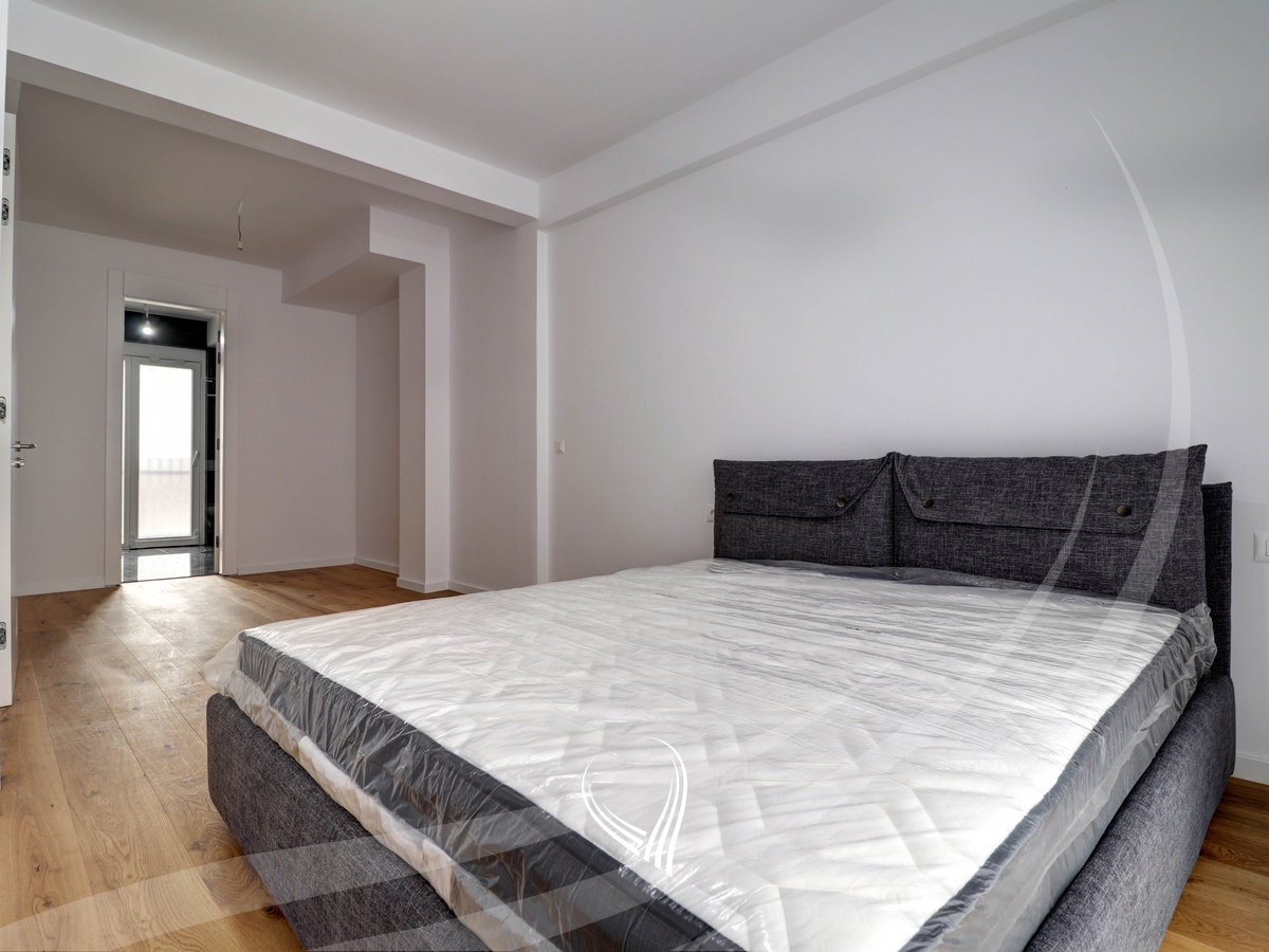 Shtëpi me 4 dhoma gjumi me qira në lagjen Marigona Hill6